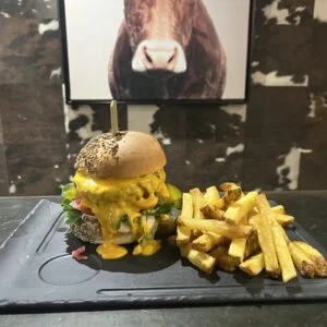 Burger « Habituel » et frites maison